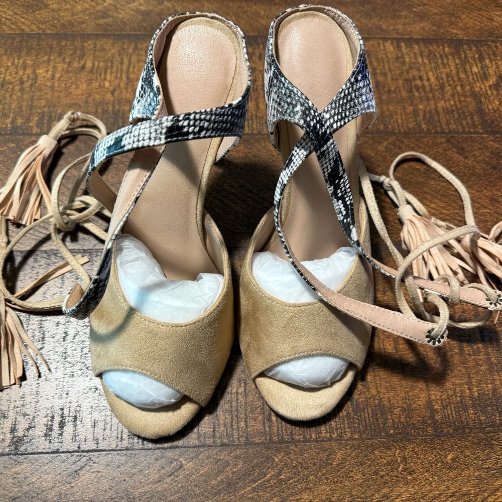 Stylish Tan and Black Women's Sandals